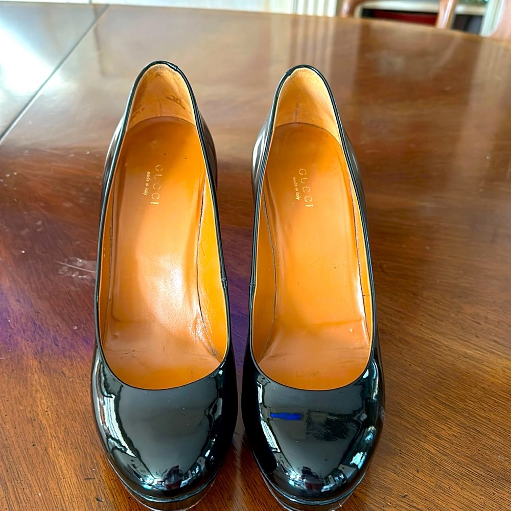 Gucci Black Patent Leather Rounded Closed Toe Heels Size 39.5
